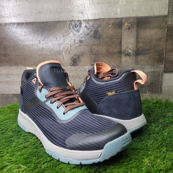 New Teva Gateway Mid Wmns Hiking Shoes Sz 10 - Picture 1 of 10